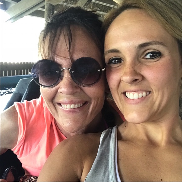 Meet your Posher, Tammy - Picture 3 of 5